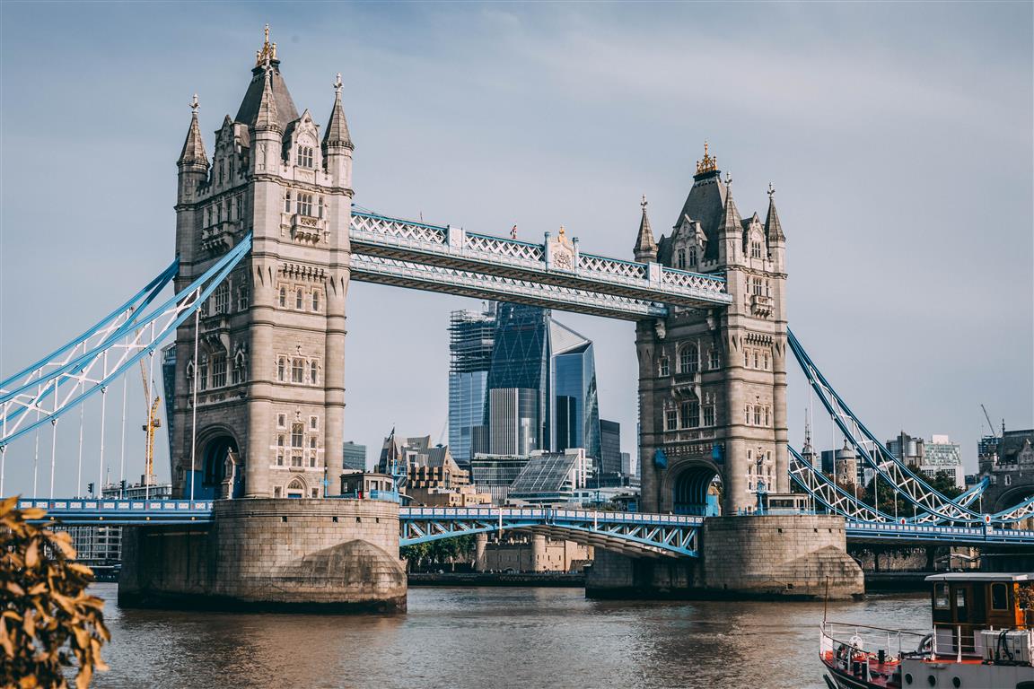 Tower Bridge - Photo by Charles Postiaux on Unsplash