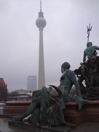 Berlin fountain fernsehturm