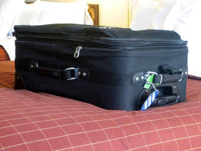 Luggage in hotel room - Fotolia
