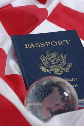 USA passport and the globe © thanh lam - Fotolia.com