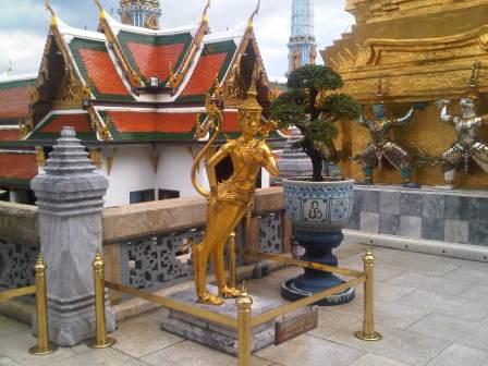 Andrea in Thailandia temple