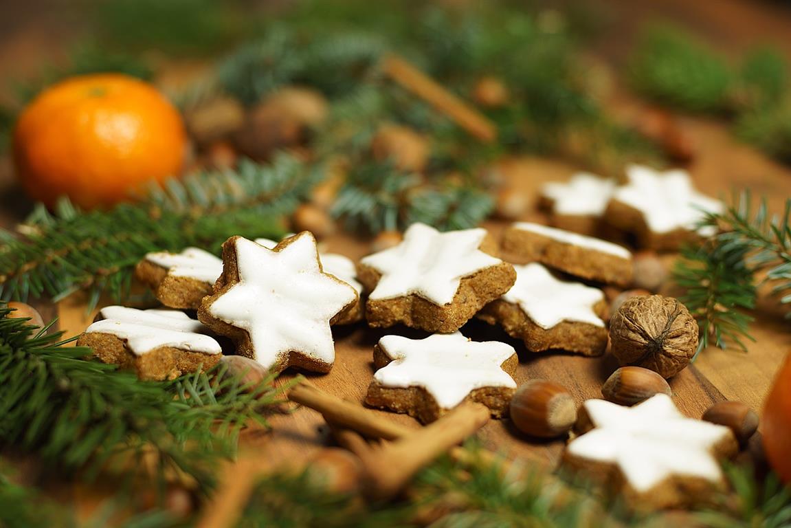 Cinnamon stars - Image by Steven Kasa from Pixabay